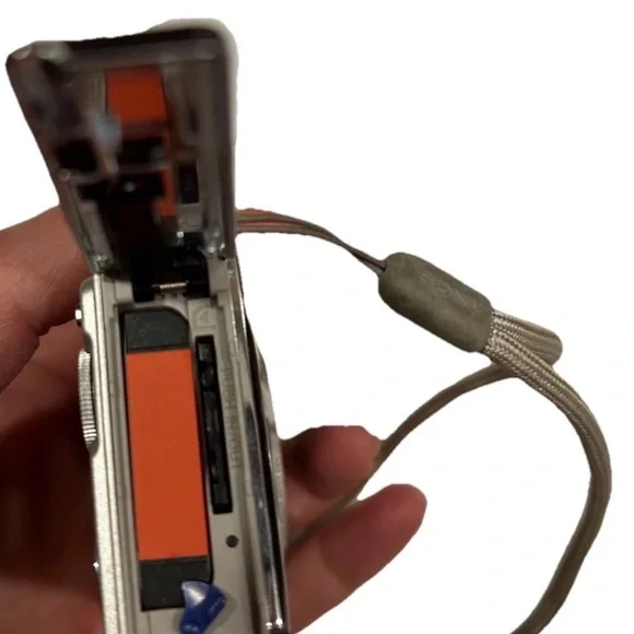 Sony Cyber-shot DSC-W200 12.1MP Digital Compact Camera Silver excellen condition - Picture 6 of 8